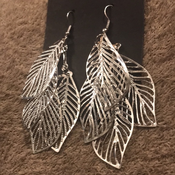 Silver Leaves Earrings. - Picture 3 of 4